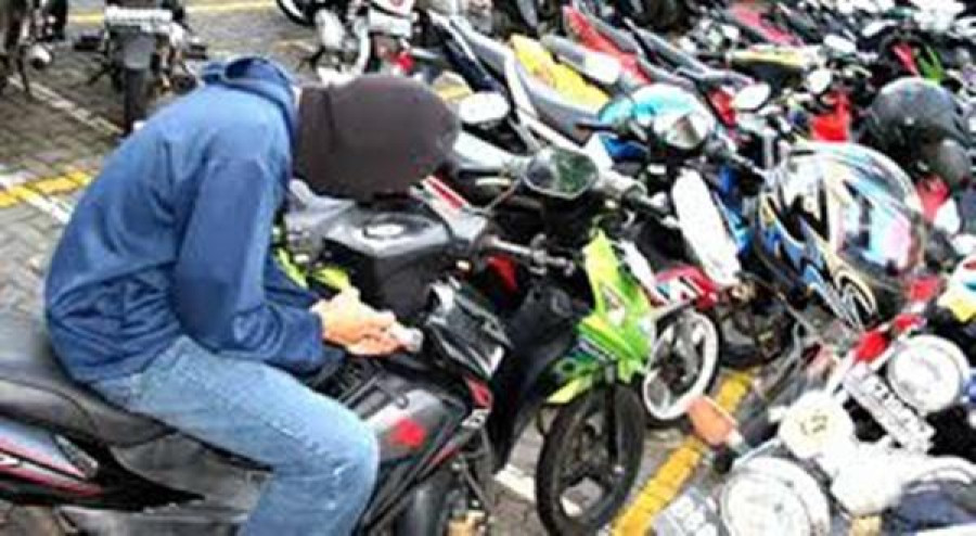 Keasyikan Ngobrol, Tak Sadar Sepeda Motor Digondol Maling