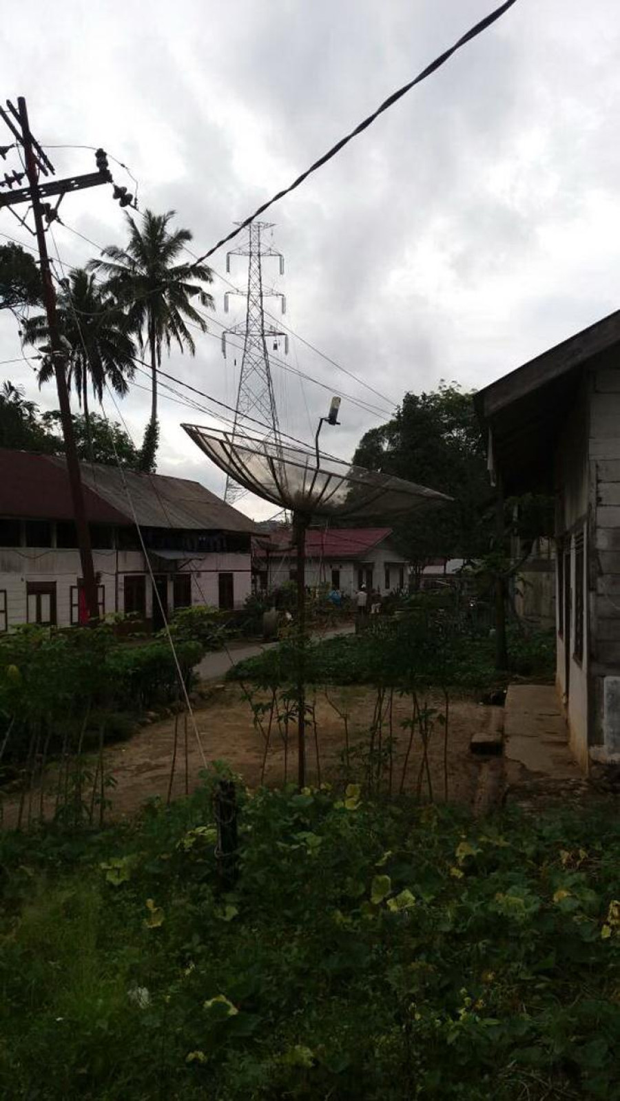 Pembangunan Tower Listrik Milik SOL Rugikan Masyarakat